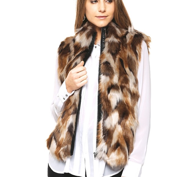 Guess Jackets & Blazers - NWT Guess LA Kielo Faux Fur Vest